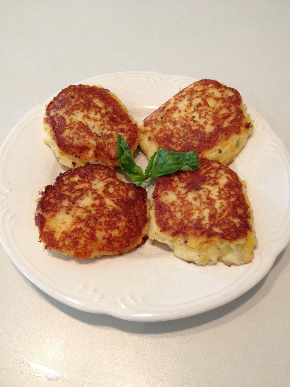 How to make bacon cheddar potato cakes - B+C Guides