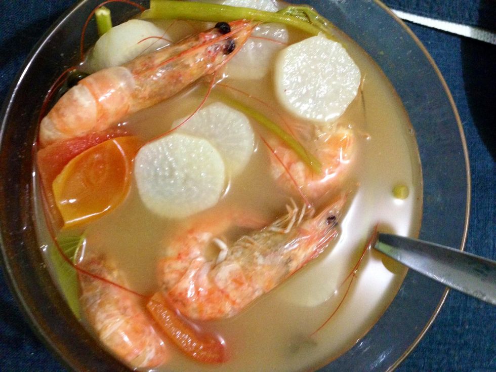 How to cook shrimp sinigang B+C Guides