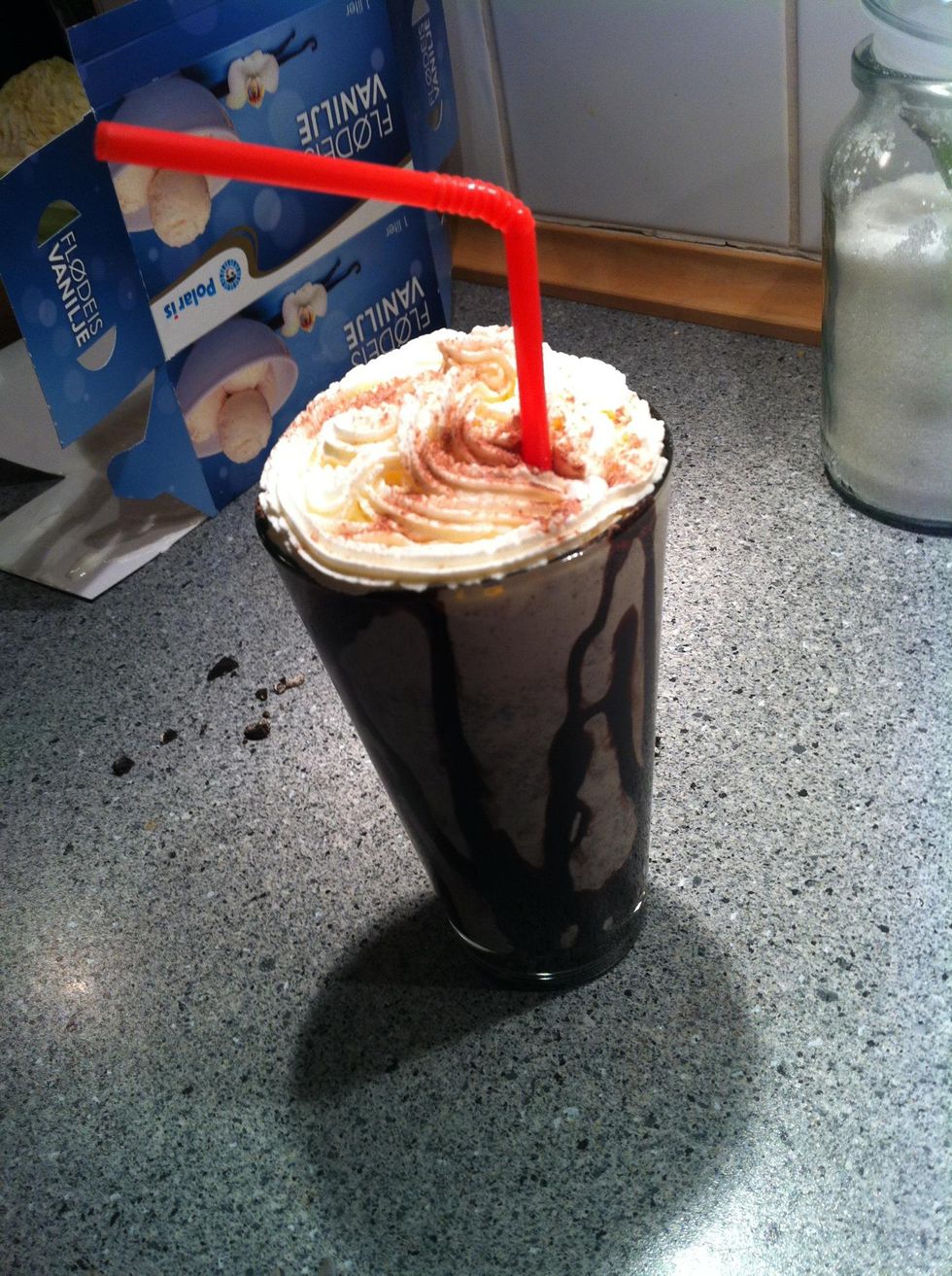 How to make an oreo milkshake without a blender B+C Guides