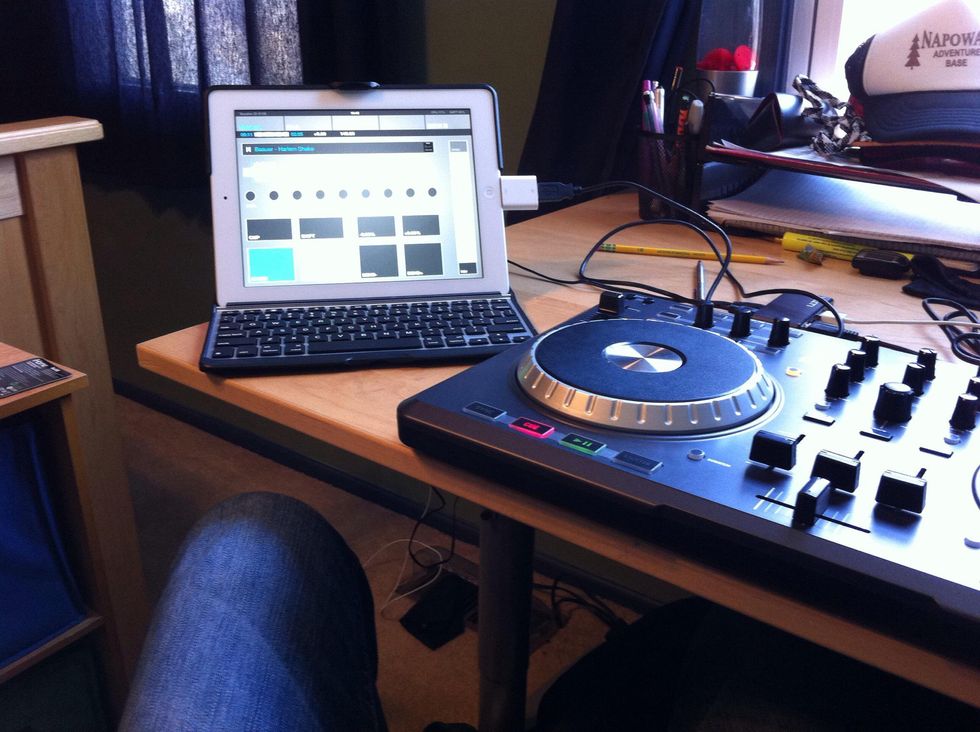 How to use a numark mixtrack with an ipad B+C Guides