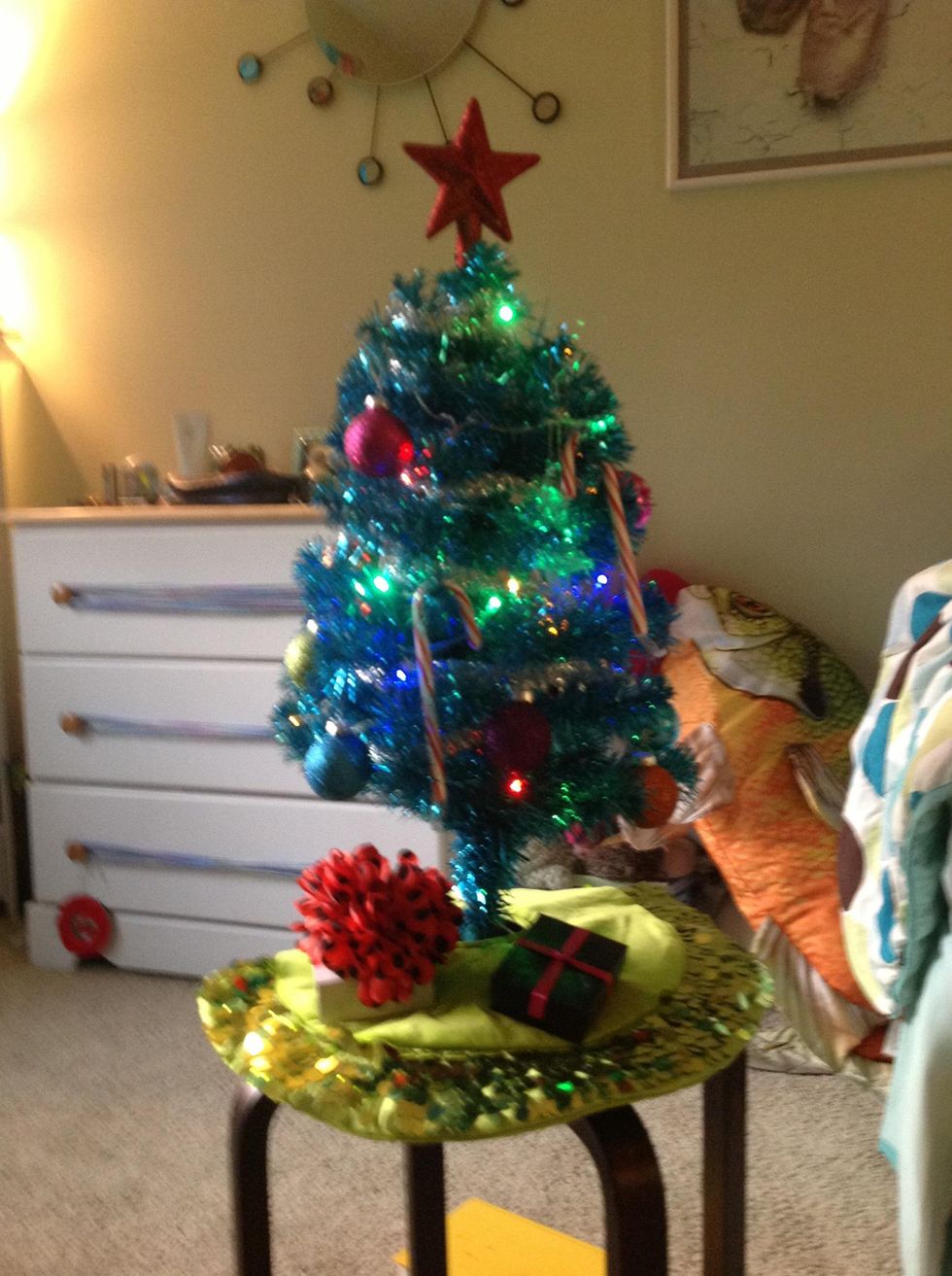 How to put a christmas tree together and decorate B+C Guides