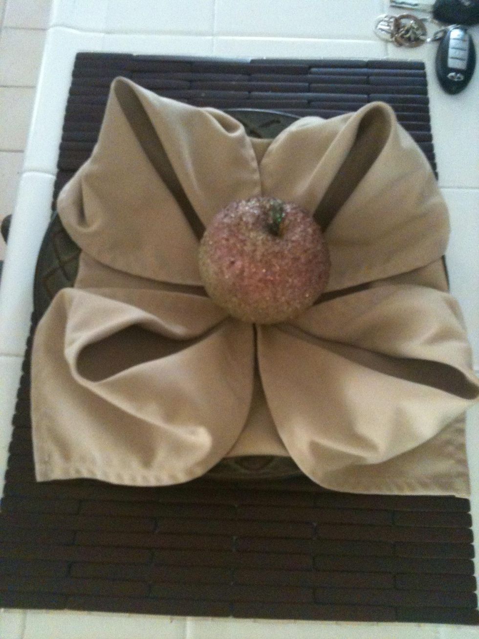 how to make a flower out of cloth napkin