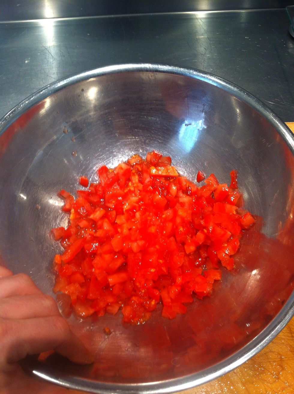 How to quickly and easily chop tomatoes B+C Guides