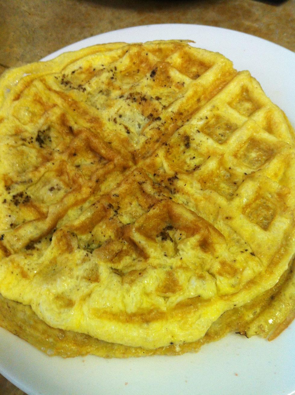 How to make scrambled eggs with a waffle maker B+C Guides