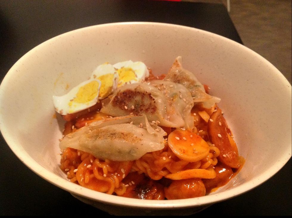 How to cook 라볶이 (stir fried rice cake and noodles) B+C Guides