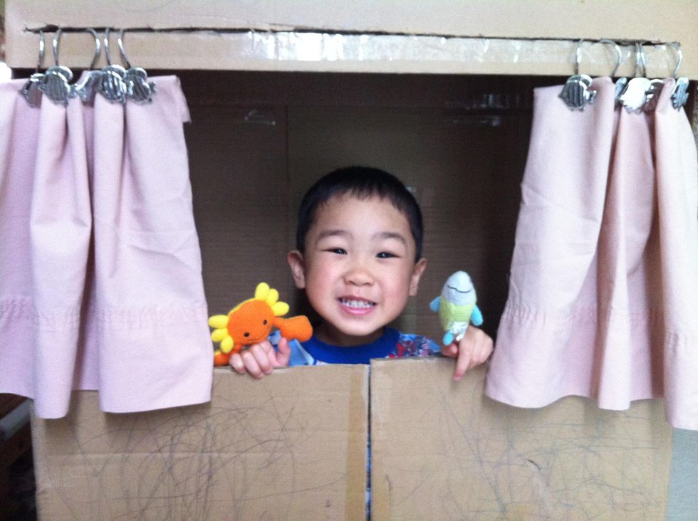 How to make puppet theatre out of a box, no sew curtains! B+C Guides