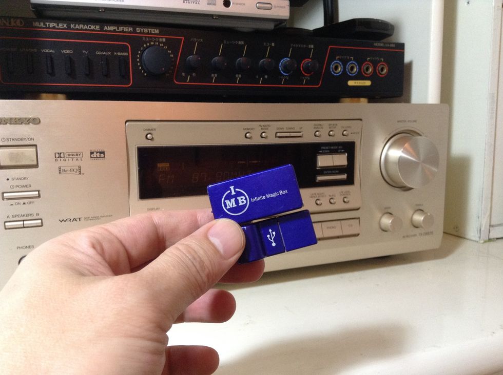 IMB aFM Music Transmitter from iPhone FM Transmitter.com provides an easy plug and play solution for hooking up your Droid DNA by HTC phone to your old home entertainment center or stereo