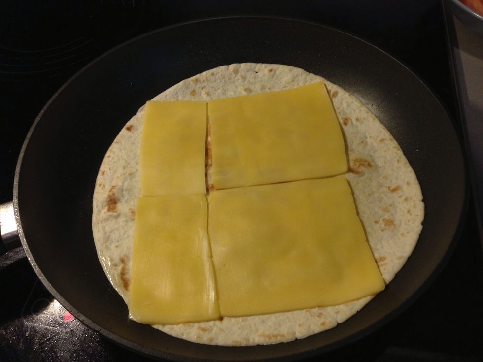 Immediatly after flipping put some cheese on top. These are gouda slices.