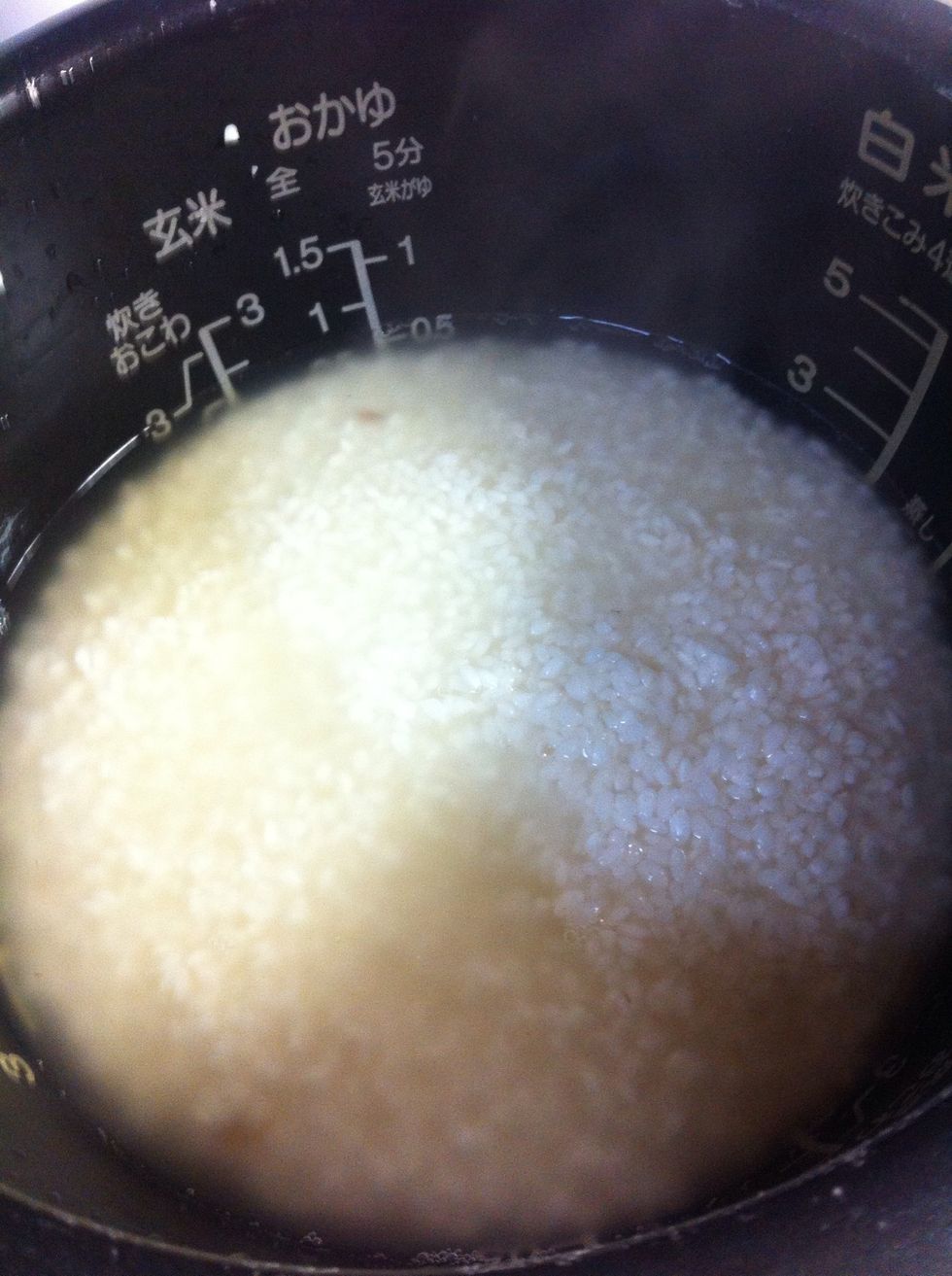 immerse the washed rice  in soup stock. \u6d17\u3063\u305f\u304a\u7c73\u3092\u51fa\u6c41\u306b\u6d78\u3057\u3066\u304a\u304d\u307e\u3059\u3002