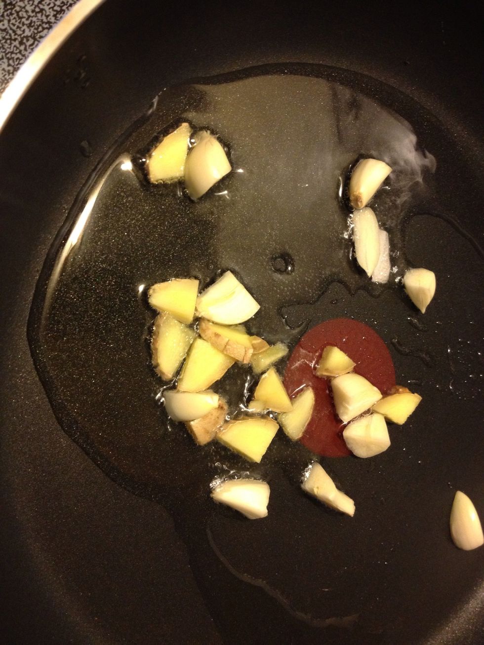 In 1Tbsp oil, saut\u00e9 ginger-garlic paste for about 15 seconds on a med-low heat. I used chopped ginger & garlic but it doesn't matter..