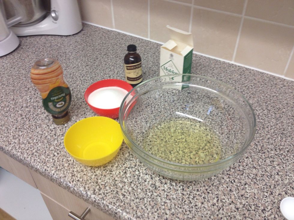 In a big glass bowl mix together the 3 egg whites, 260g. of sugar, 7 tbsp of golden syrup, 1/4 tsp cream of tartar, 1tsp of vanilla extract, 2 tbsp of water.