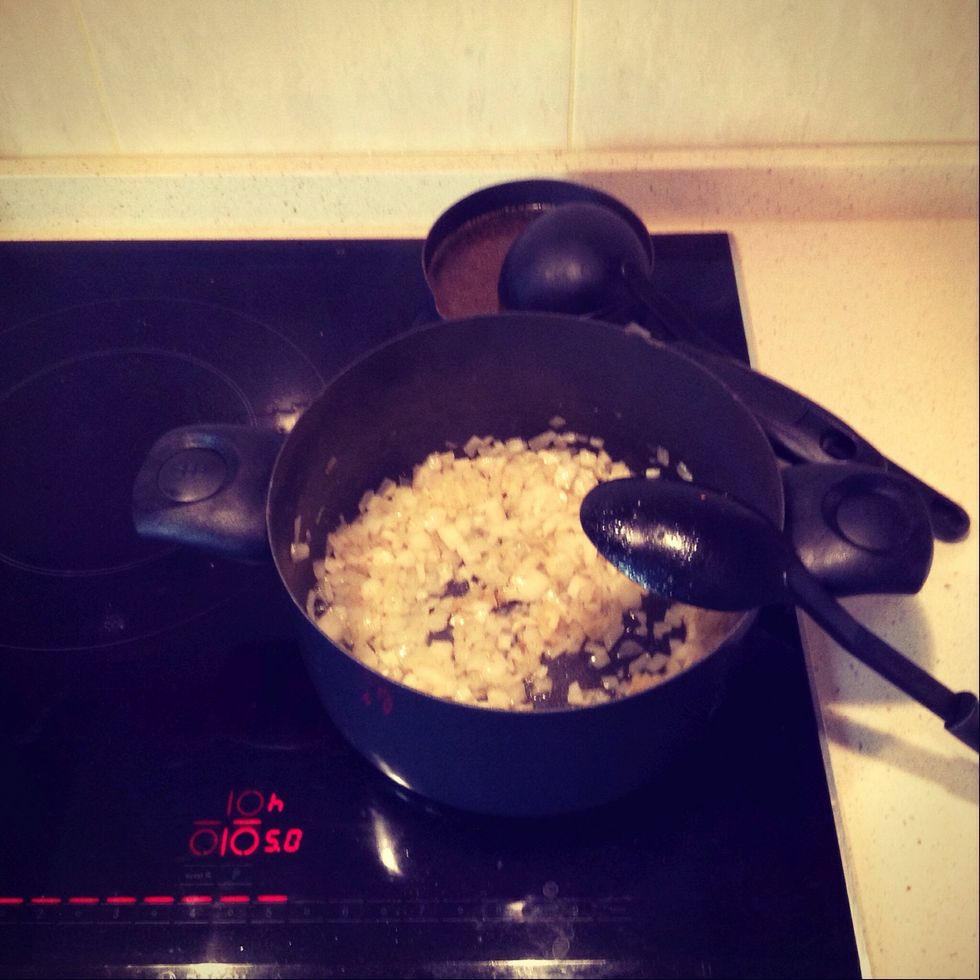 In a big pot on medium-high heat, saut\u00e9e 2 diced onions, 3 diced garlic cloves, 2 tsp of each salt, ground cumin and ground ginger. Meanwhile, prepare or heat 1 litre of veggie broth.