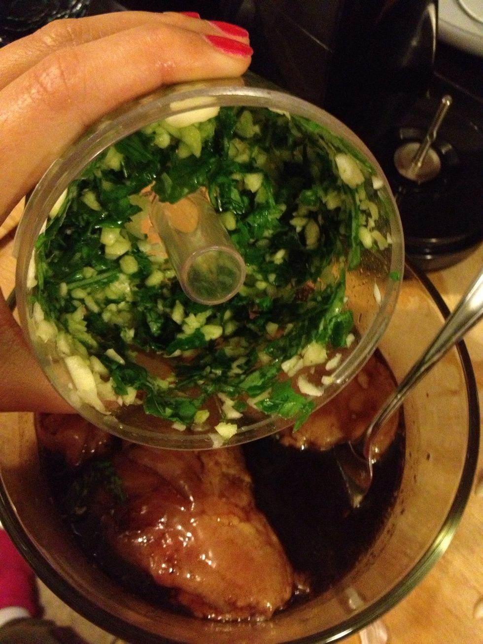 In a blender/food processor, place the garlic, basil, olive oil, vinegar and pulse until pureed.