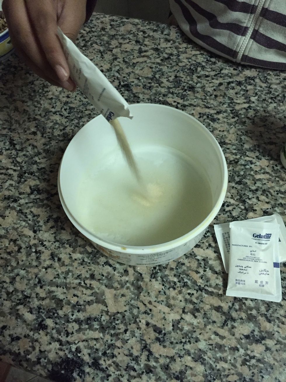 In a bowl add 3 packets of gelatins mix with 1 cup of water and set aside, take a larger bowl cox in last steps it was hard to handle