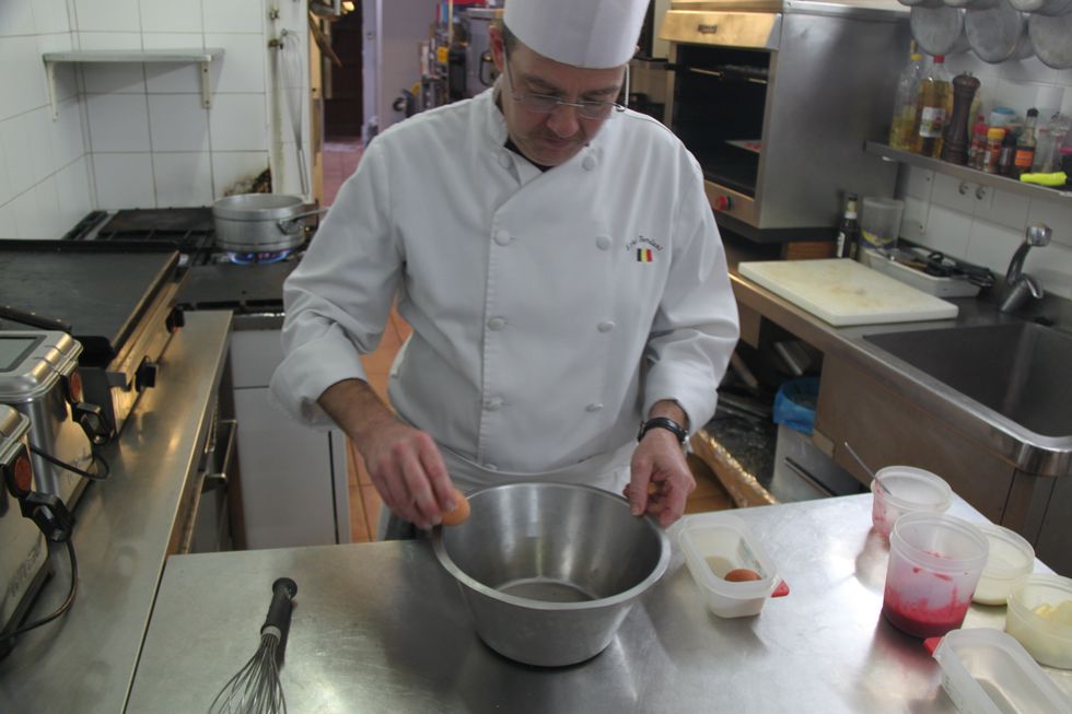 In a bowl, beat eggs and sugar until pale mixture.