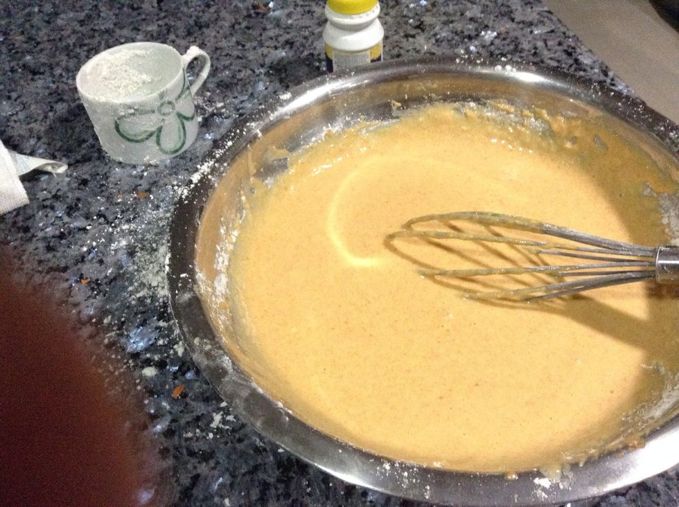 In a bowl, keep adding the wheat flavour slowly, mixing the ingredients.