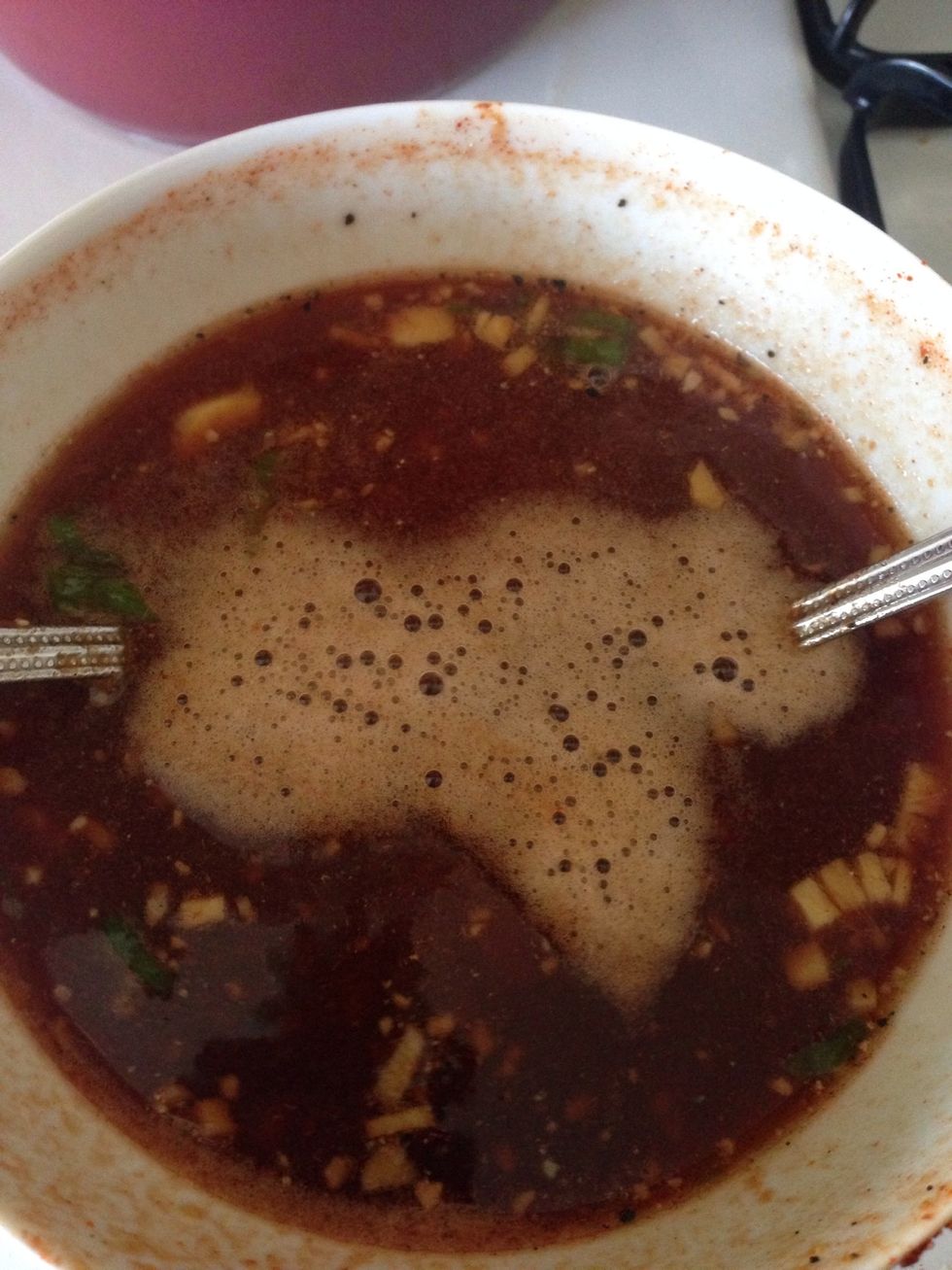 In a bowl mix: coke, beer, soy sauce, mixed ginger, chopped garlic, and tomato paste. Mix everything well.