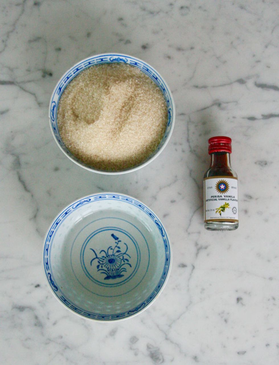 In a bowl, mix the sugar and vanilla essence together