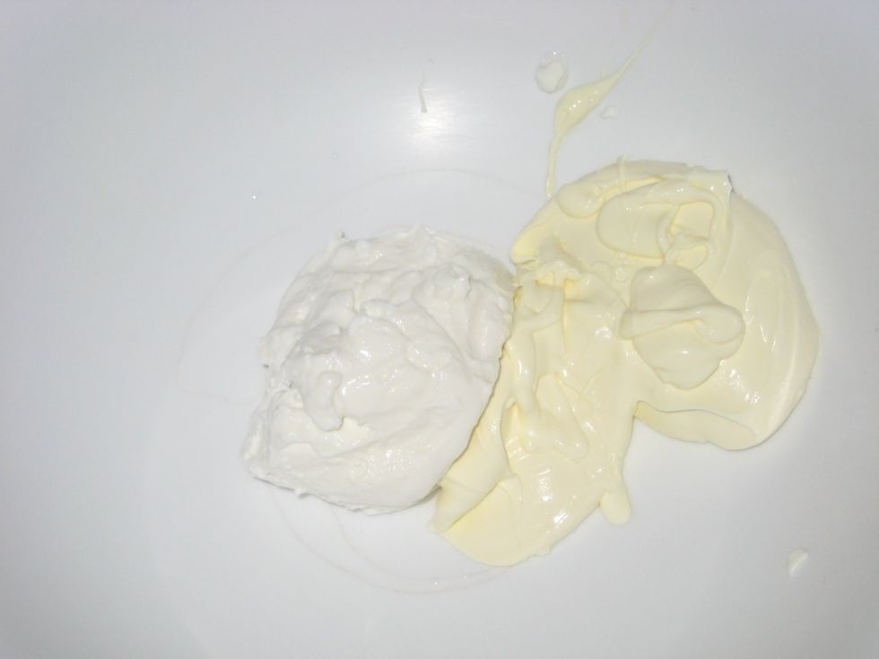 In a bowl, mix the two cheese together.