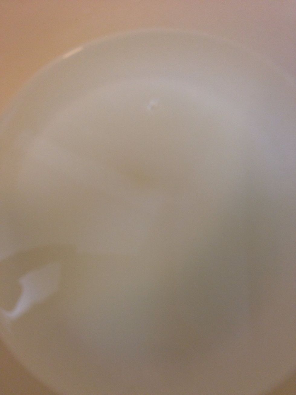 In a bowl mix together half cup of sugar, the white vinegar and the warm water, until the sugar dissolves.