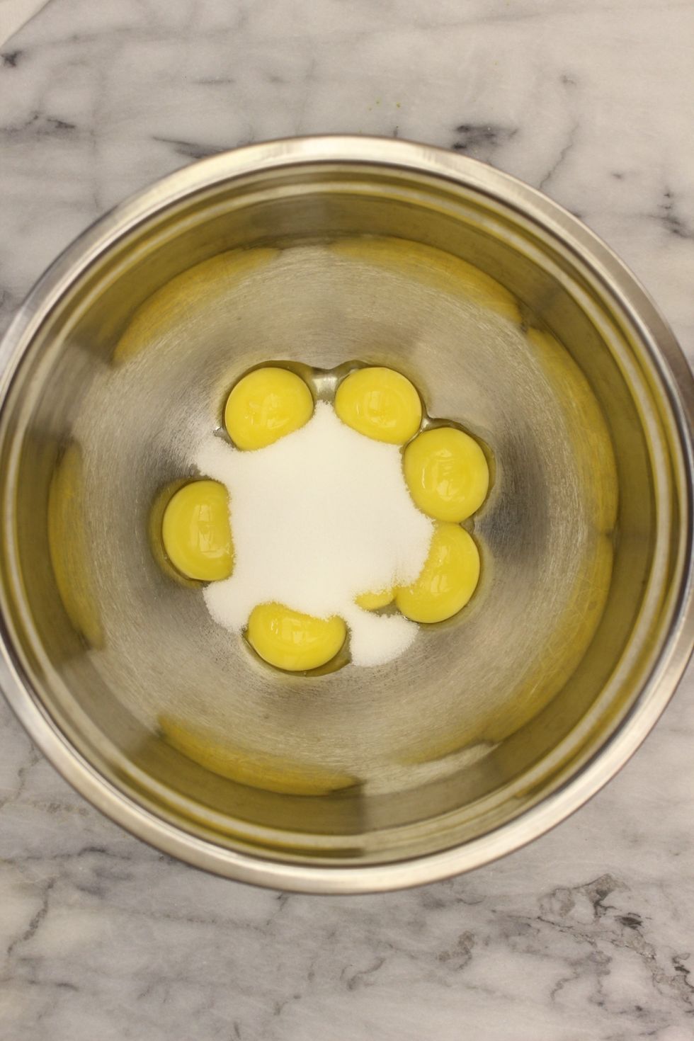 In a bowl, mix together the egg yolks and the second half of the granulated white sugar.