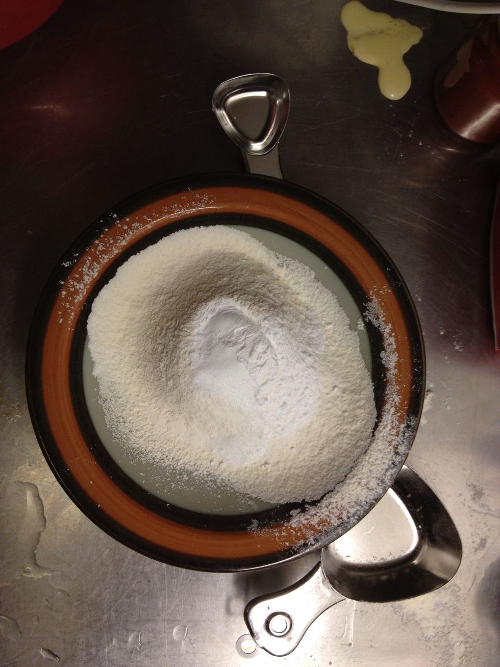 In a bowl or a plate mix the flour with the salt and baking powder. I sifted the flour but that's of course optional.