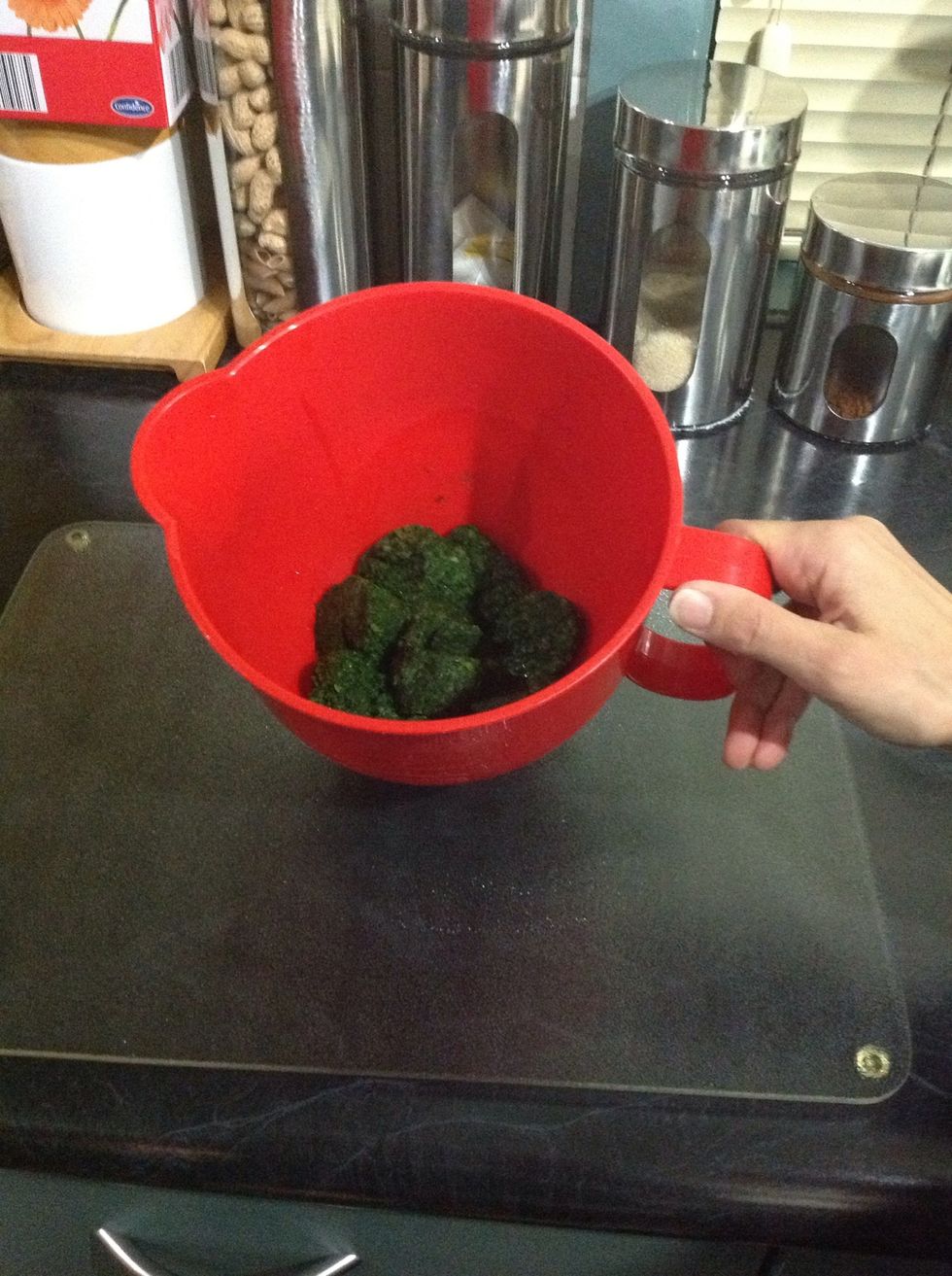 In a bowl you place the spinach