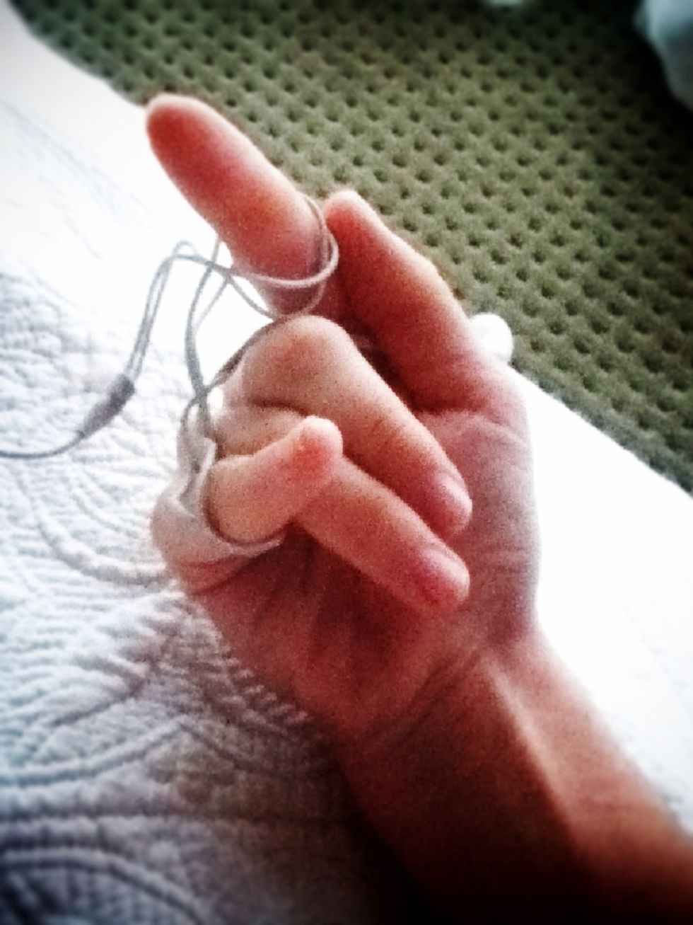 In a figure eight pattern, wrap the wire around your index finger and keep winding, keeping the same pattern.