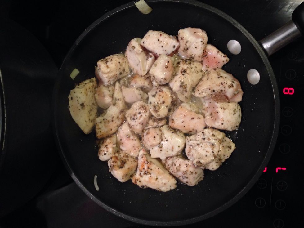 - In a grinder mix the pepper, 1 garlic clove, the sea salt and grind away  - Marinade the chicken with the grinded pepper mix with 2 tbsp of extra virgin olive oil - Bake the chicken in a frying pan