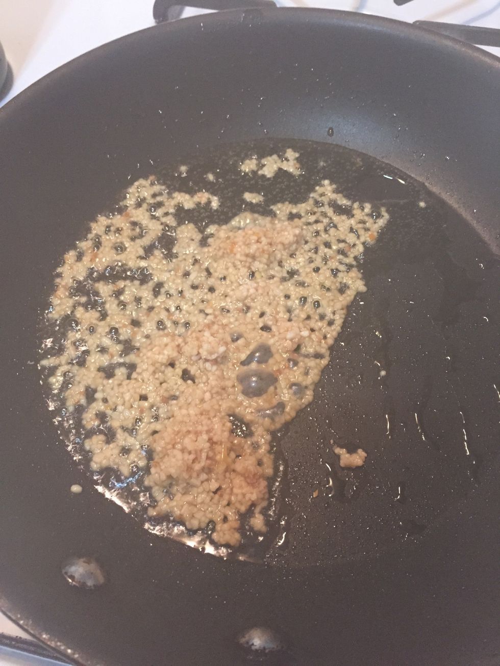 In a heated pan, add 2 tablespoon oil and garlic.