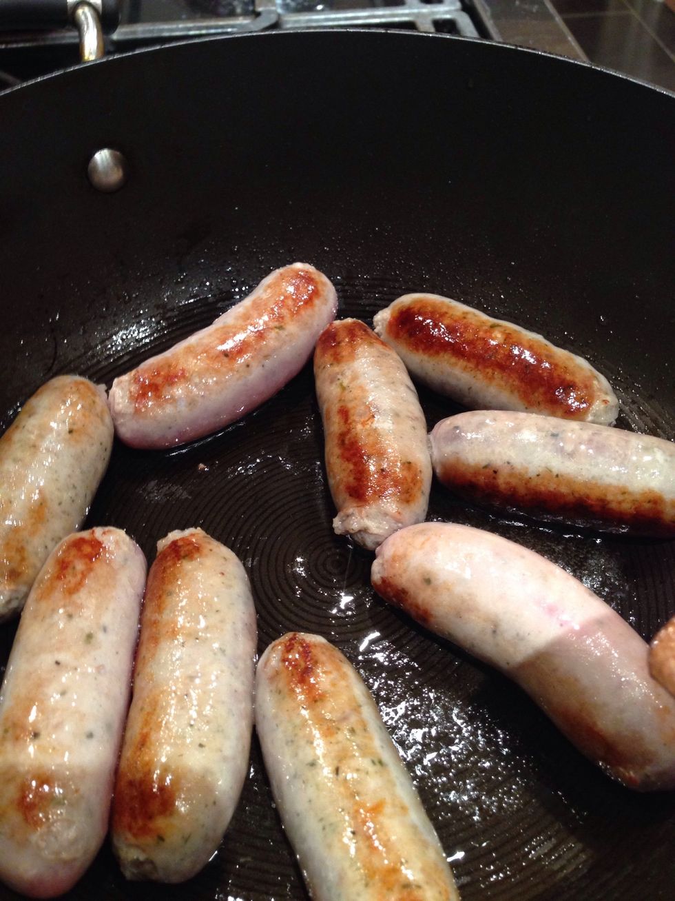 In a heavy based pan add 1 tbsp of oil and gently fry the sausages for 10 minutes until brown all over. Then remove them and place on a plate