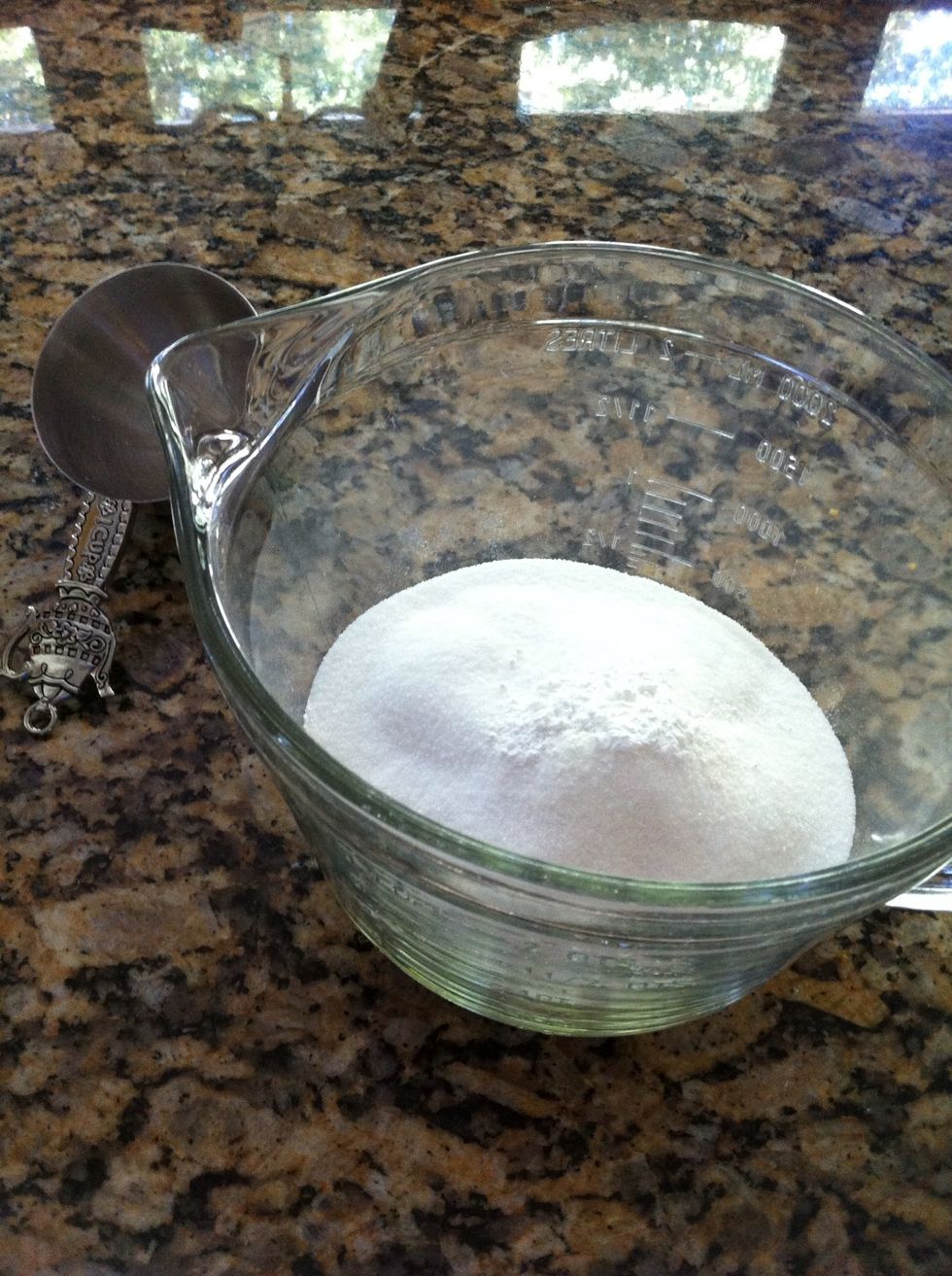 In a large bowl, add: 2c bread flour, 2/3c sugar, 1/4 tsp baking powder, 1/2 tsp salt and 2 1/2 tsp baking soda