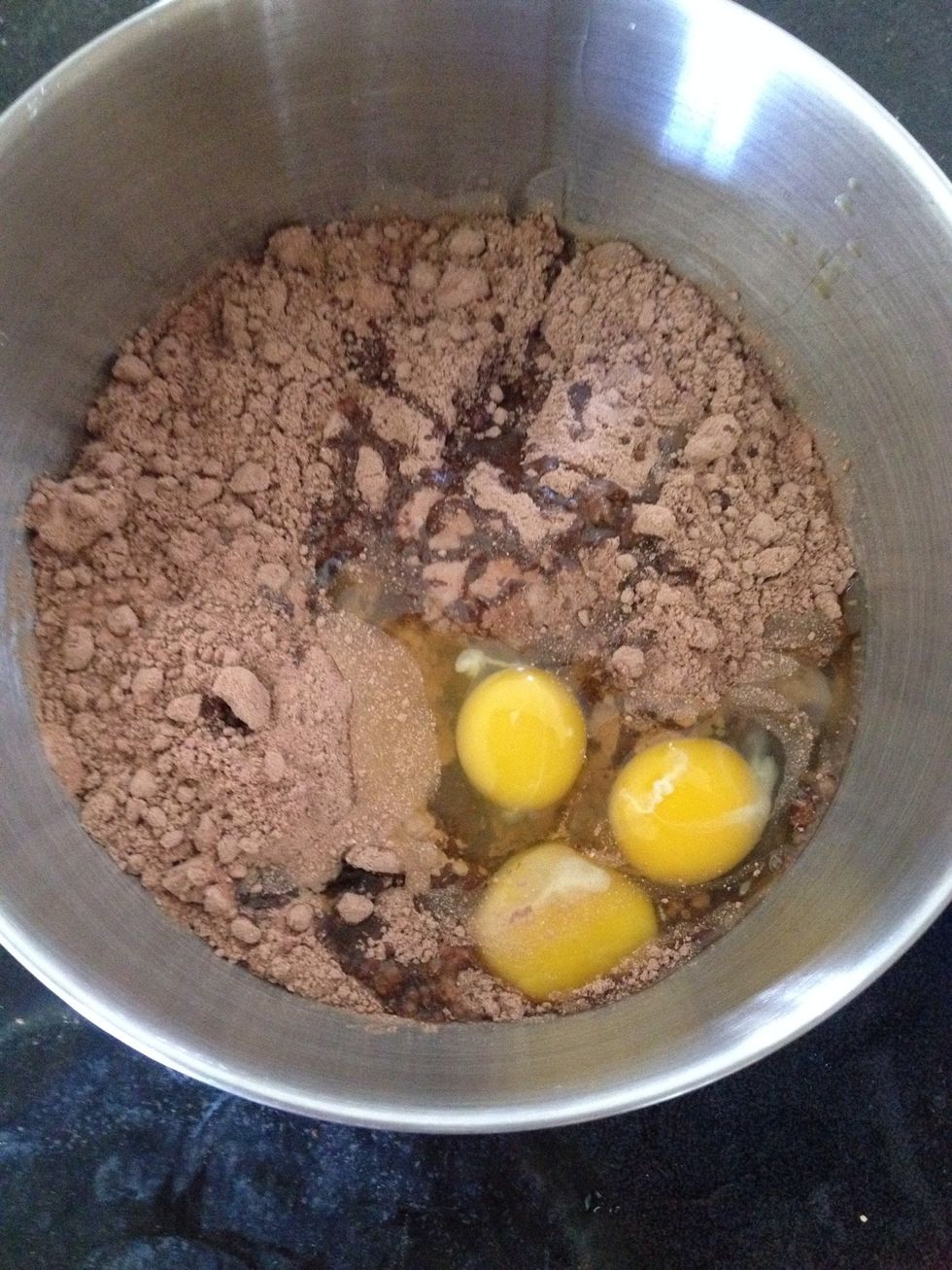 In a large bowl, pour the cake mix, eggs, olive oil and water