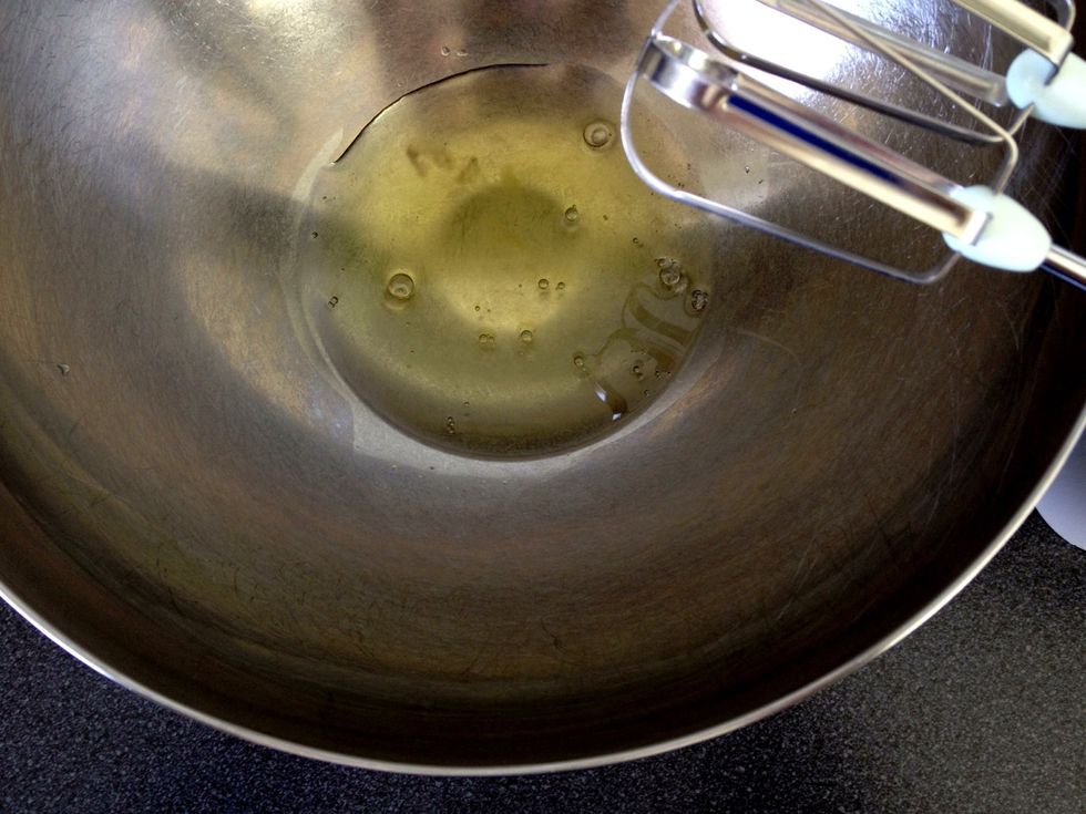 In a large bowl, whisk the two egg whites a little until frothy. Add 1tbsp lime juice and whisk for a minute then add the other 1tbsp lime juice and whisk until you have soft peaks.