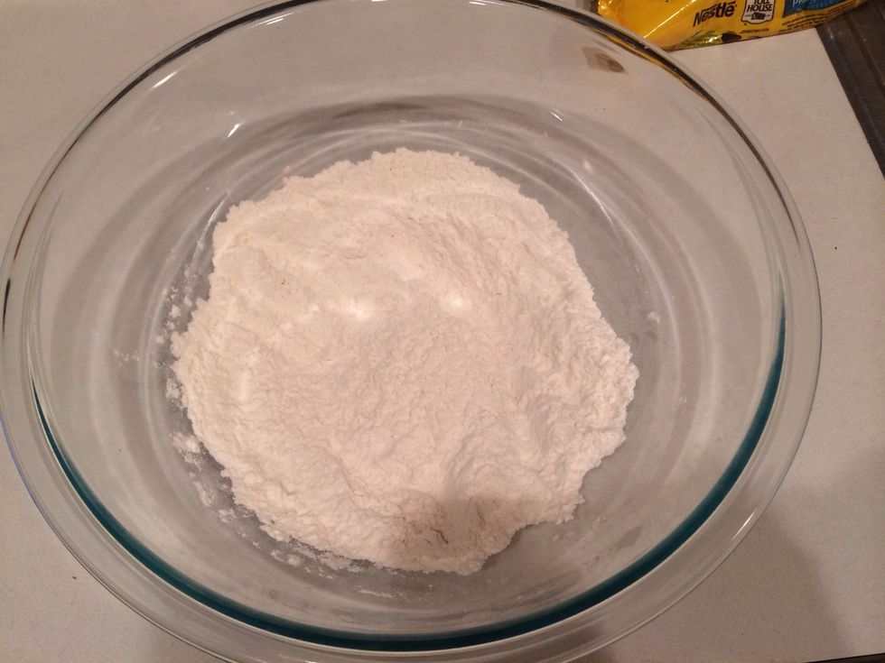 In a large bowl, whisk together the flour, baking powder, and salt; set aside.