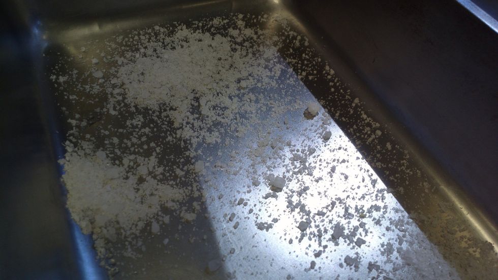 In a large deep tray, sprinkle a small layer of rock salt all across the bottom. Trust me it's not as bad as I'm making it sound. Hahaha.