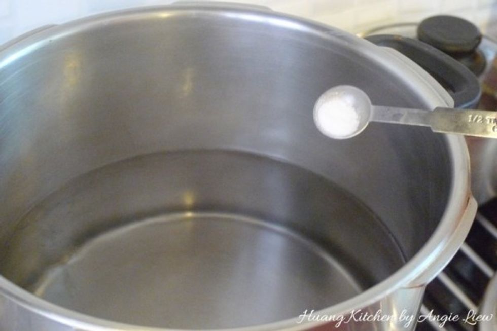 In a large pot of water, add in salt and bring the water to a boil under high heat.