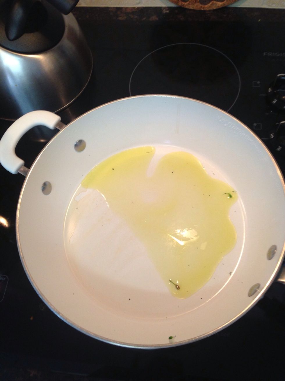 In a large skillet, heat over medium / high heat and add 2-3 Tbsp Olive Oil.