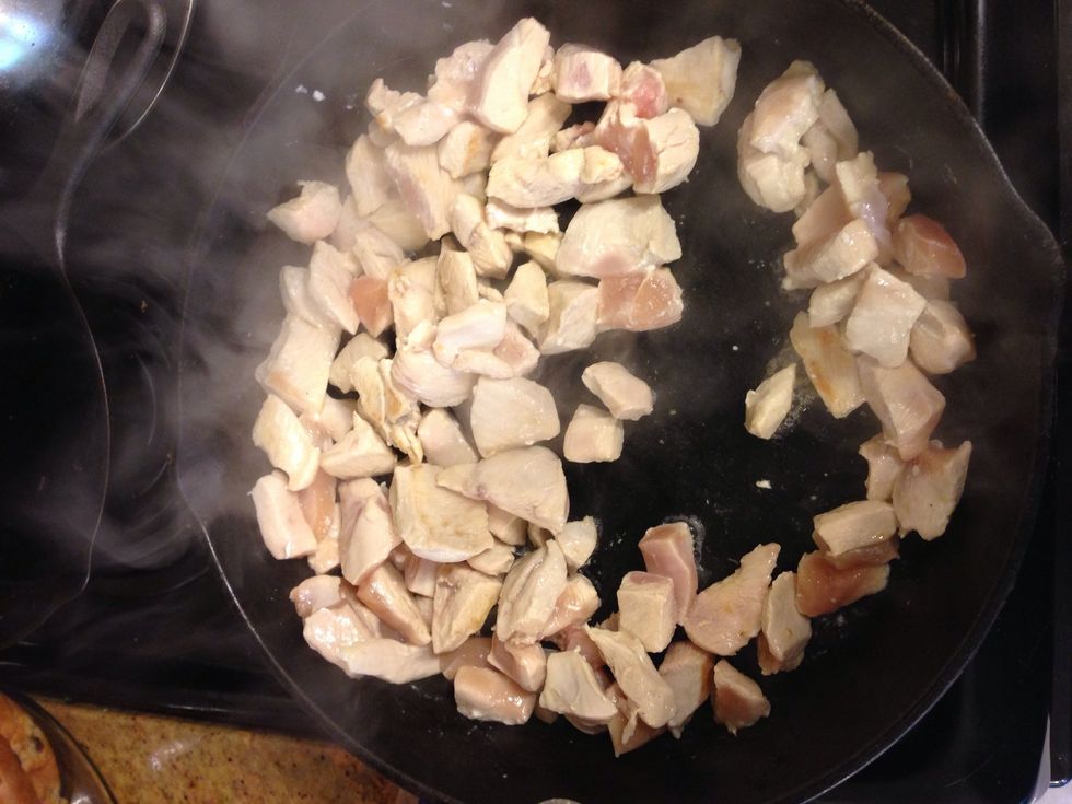 In a large skillet, heat the oil over med-high heat, swirling to coat the bottom. Cook chicken for 2 minutes each side.