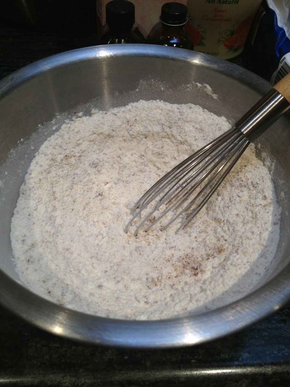 In a medium bowl, combine the all purpose flour, the almond flour, the baking powder and the salt. Set aside.