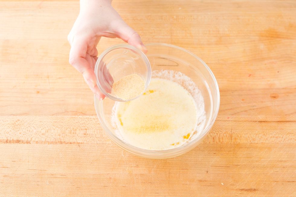 In a medium bowl, melt butter. Add garlic powder.