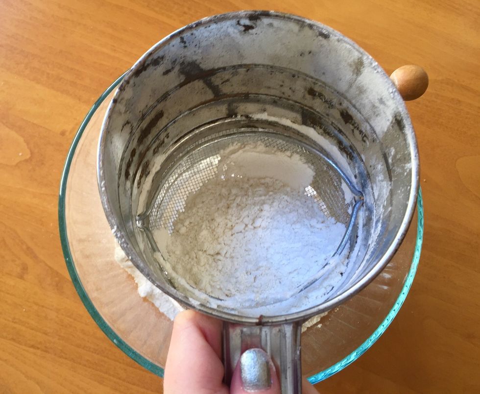In a medium bowl, sift together flour, baking powder, and salt. Set aside.
