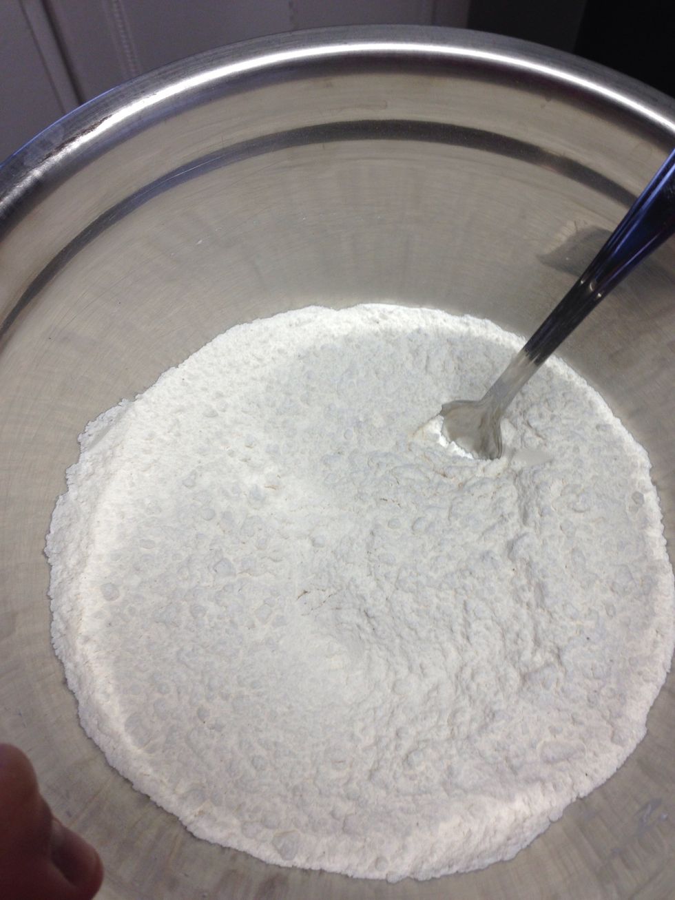 In a medium bowl, stir together the flour, baking powder, salt and nutmeg. Set aside.