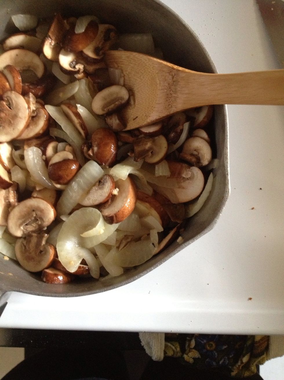 In a medium saucepan over medium-high heat, saut\u00e9 sliced onions, garlic and ginger in oil. Add sliced mushrooms, cook until tender and the flavor has settled into the mushrooms.