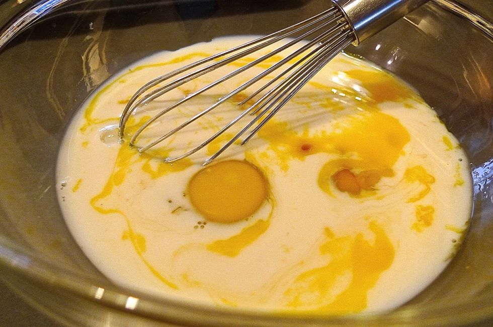 In a medium size bowl, whisk well all the WET ingredients together: milk, eggs, vanilla extract and melted butter.