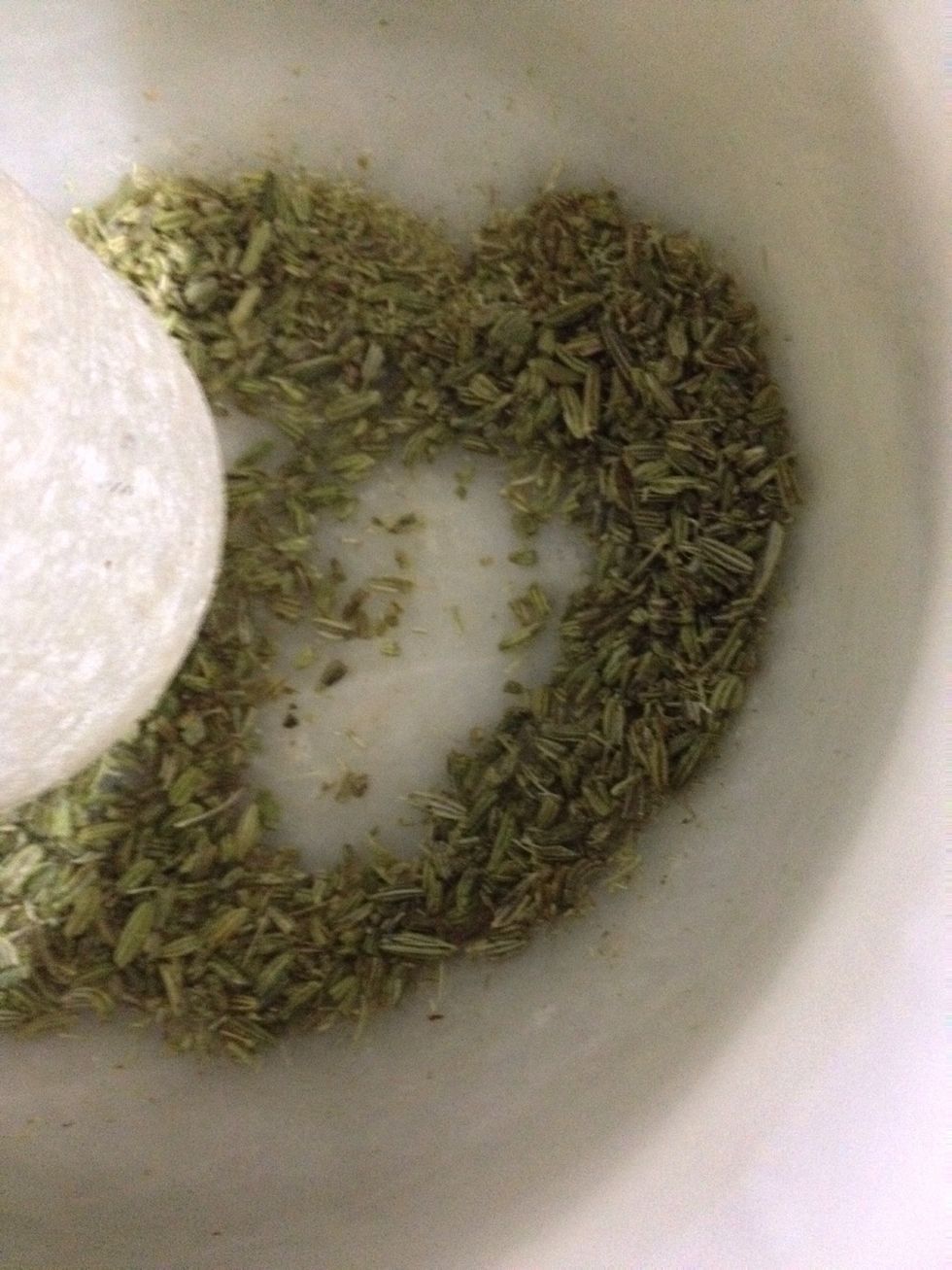 In a mortar and pestle grind the fennel seeds.