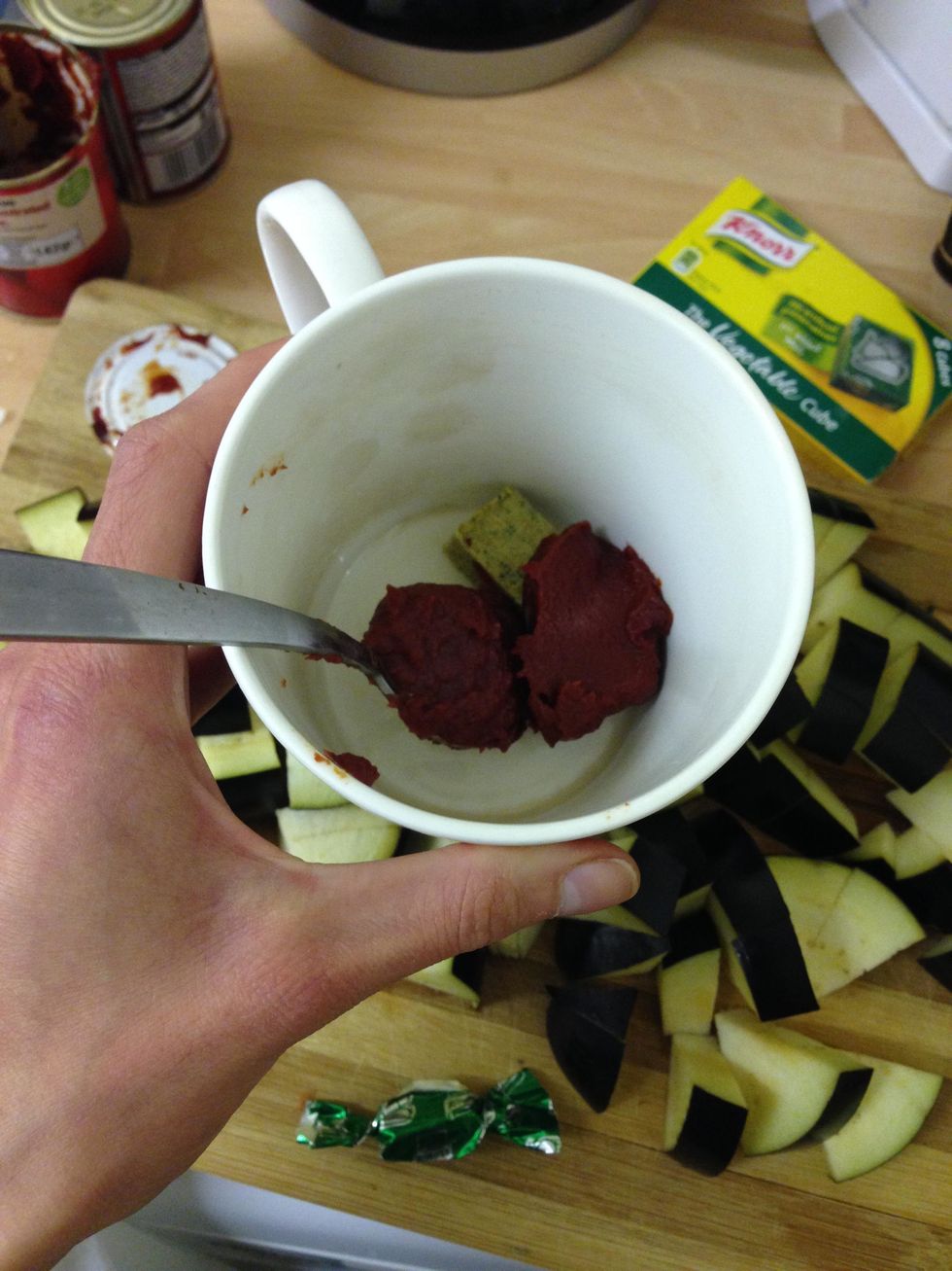 In a mug, mix the tomato puree with the vegetable cube
