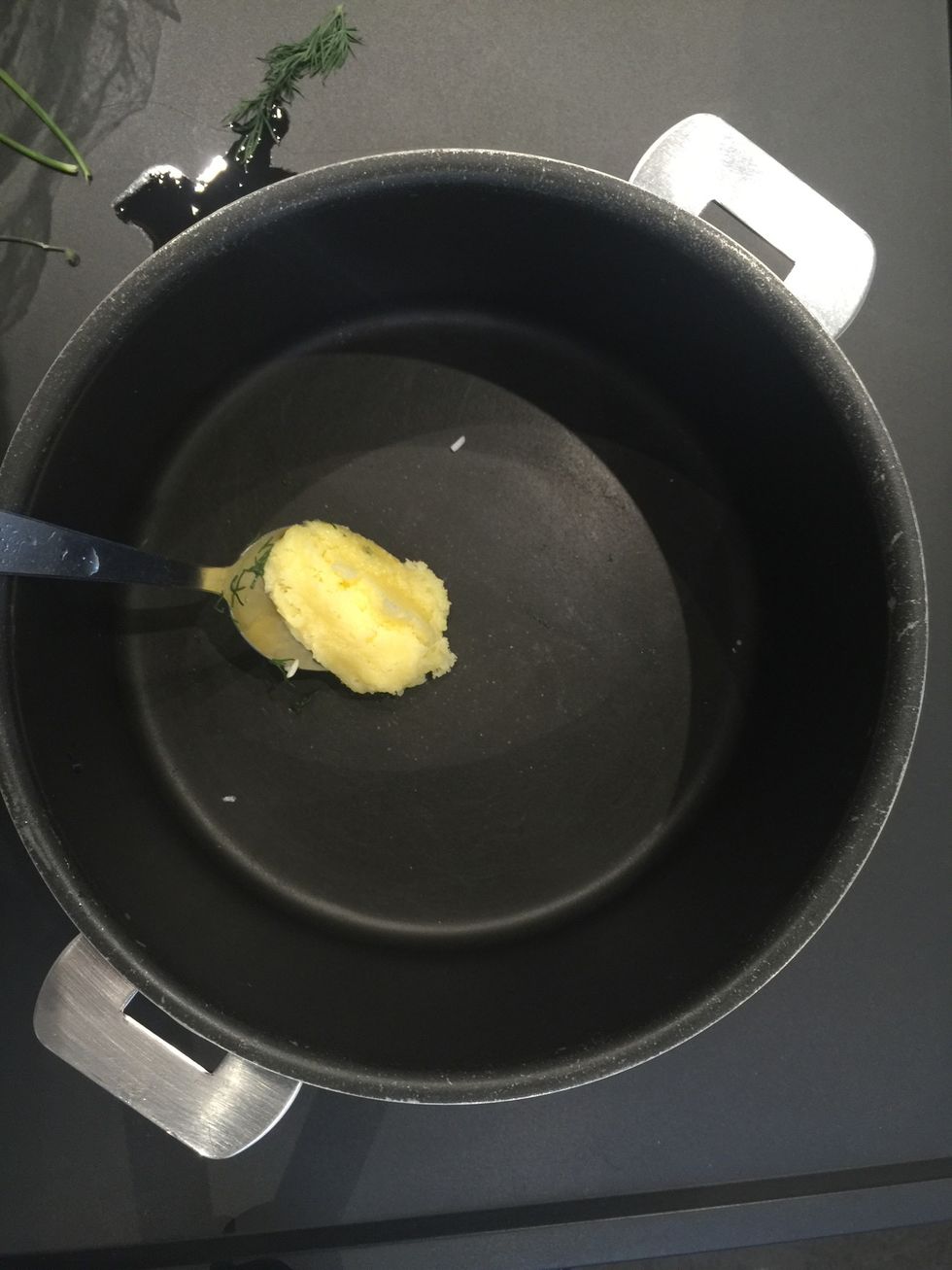In a non stick cooking pot(preferably) put 1/2 tbsp of clarified butter or oil. Heat it, and coat the pot.