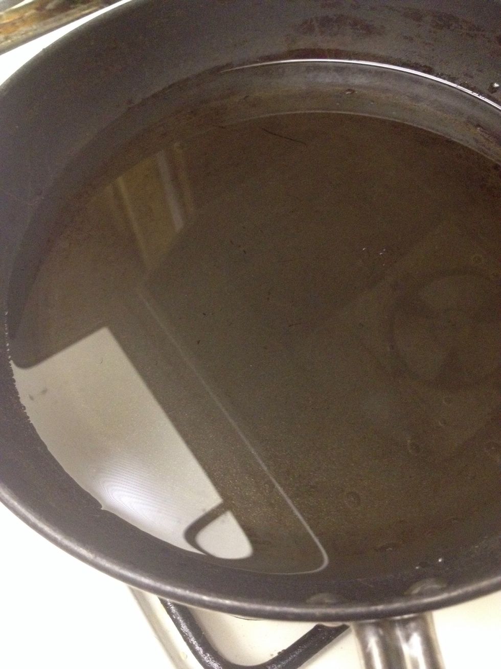 In a pan, heat oil.