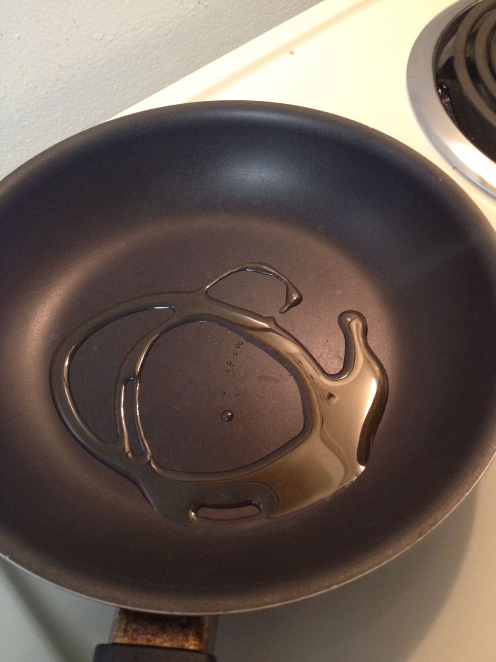 In a pan with hot oil, add butter, curry powder and dried chillies. Saut\u00e9 the garlic and making sure not to burn them.